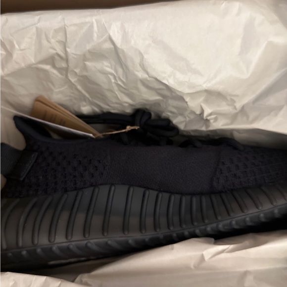 Yeezy Boost 350 V2 | Size 10.5M US | Onyx (black) | NWT Made By Adidas - Picture 3 of 6